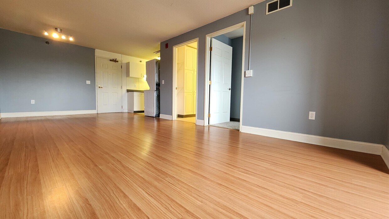 211 1st St NE Unit 214, Rochester, MN 55906 Room for Rent in