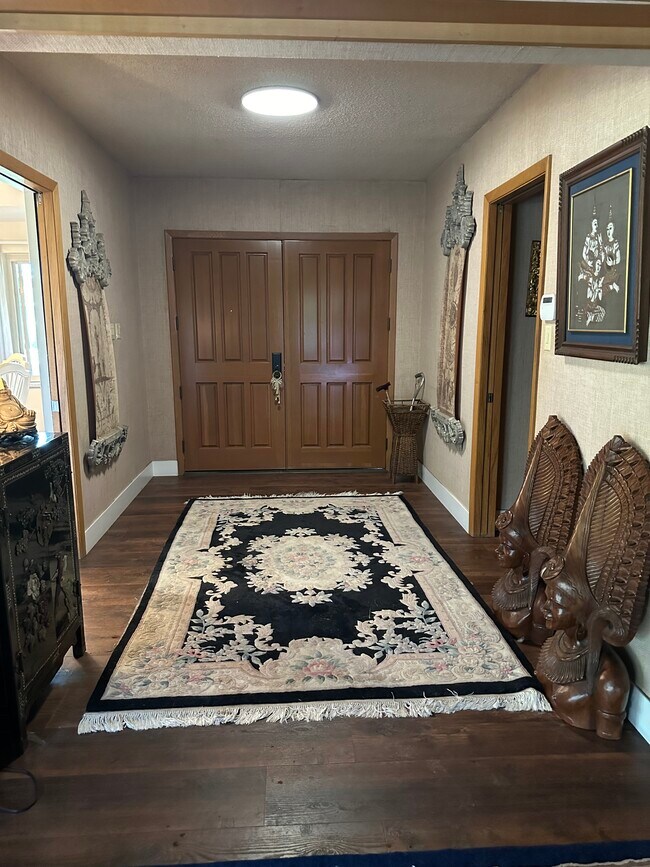 Puerta principal - 317 W Banbury Dr