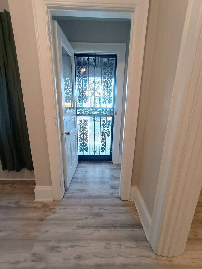 Foto del edificio - Charming 4-Bedroom Home in Harambee