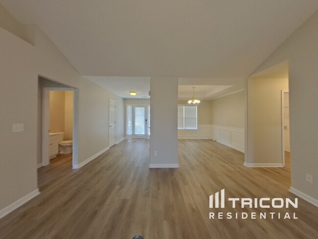 Building Photo - 912 Roxeywood Dr