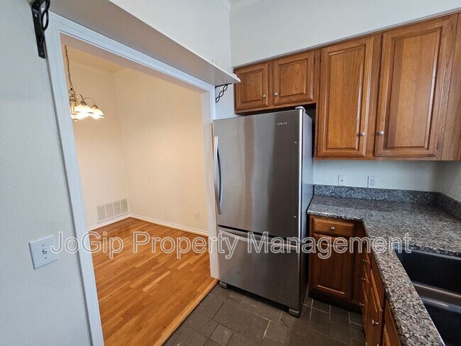 Foto del edificio - 4106 Newton Ave