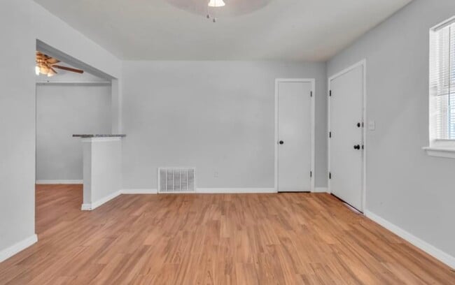 Building Photo - 801 Royal Ave