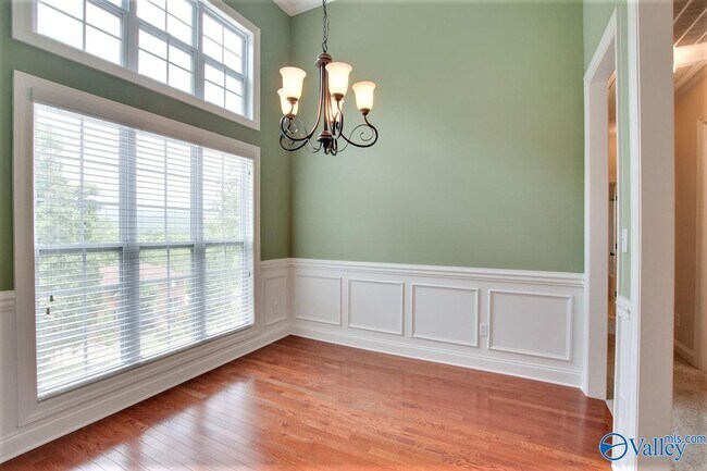 Building Photo - 1108 Summerwood Cir SE