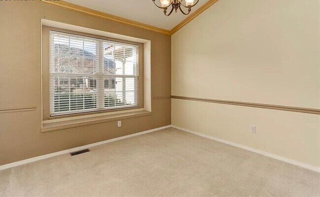 Foto del edificio - 770 Amberglen Ct