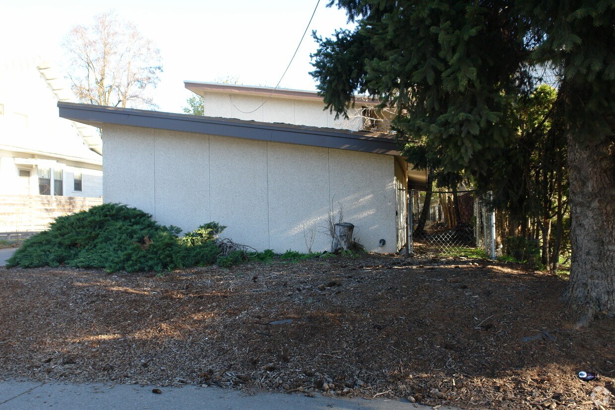 Building Photo - 1818 W 2nd Ave