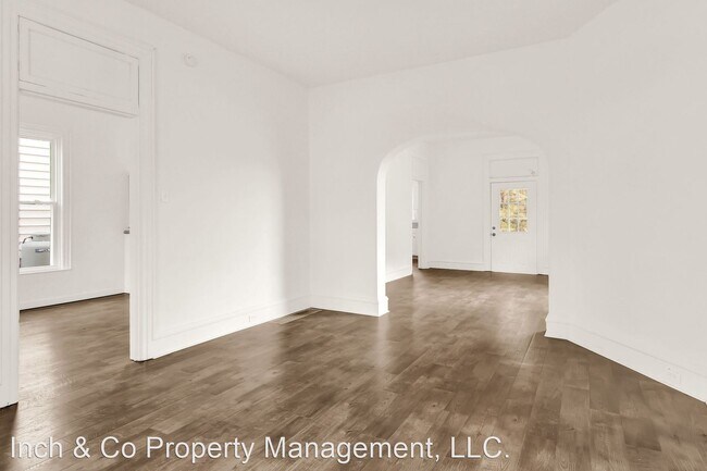 Building Photo - 4 br, 1.5 bath House - 250 E Market Street