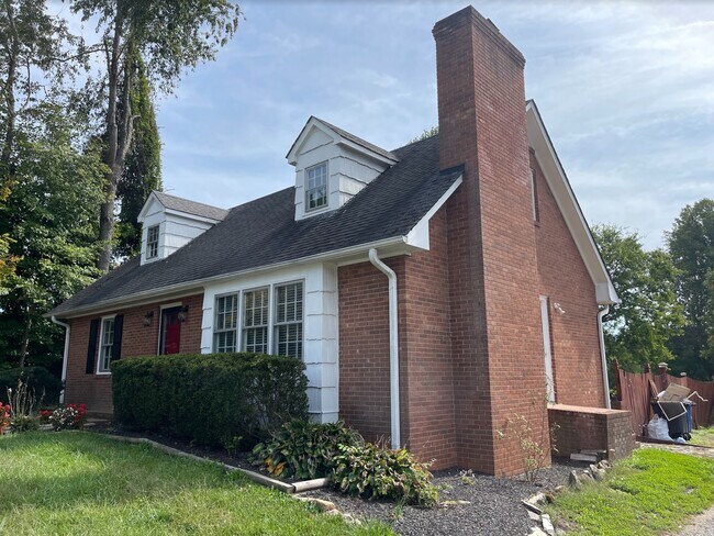 Building Photo - 4224 Robinhood Rd