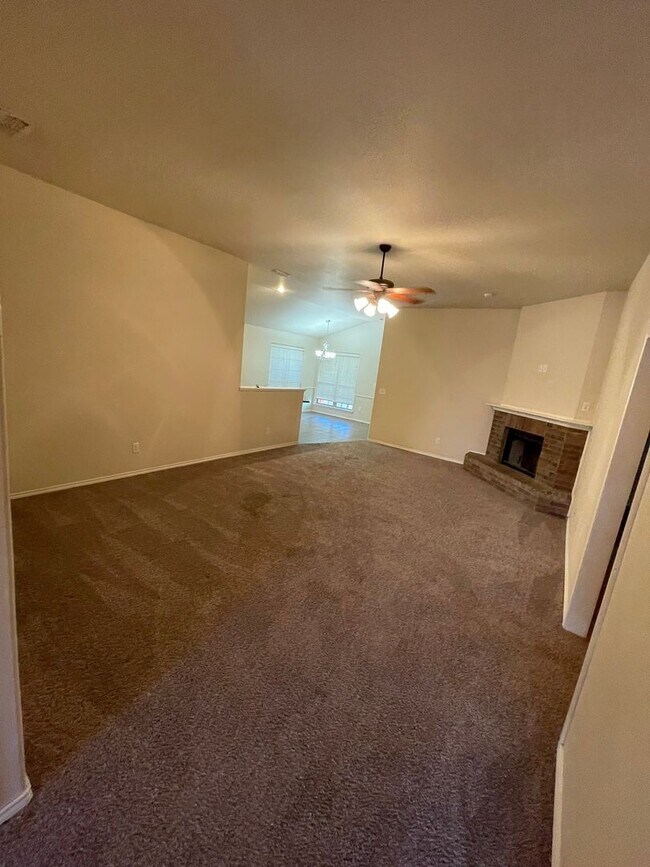 Foto del edificio - 4 Bedroom in FISD available now