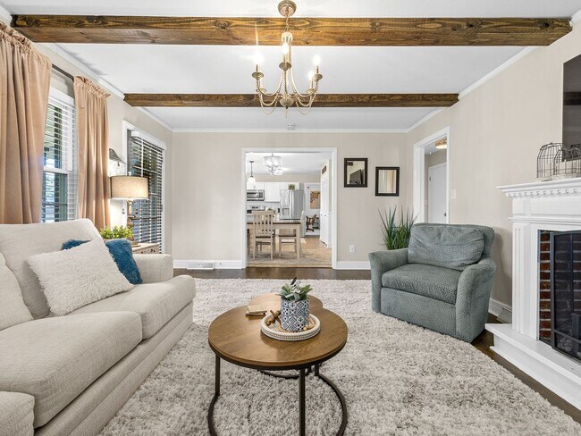 Building Photo - Immaculately Maintained Short-Term Rental ...
