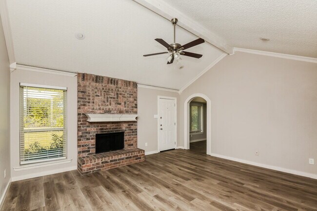 Foto del edificio - 6409 Kary Lynn Dr N