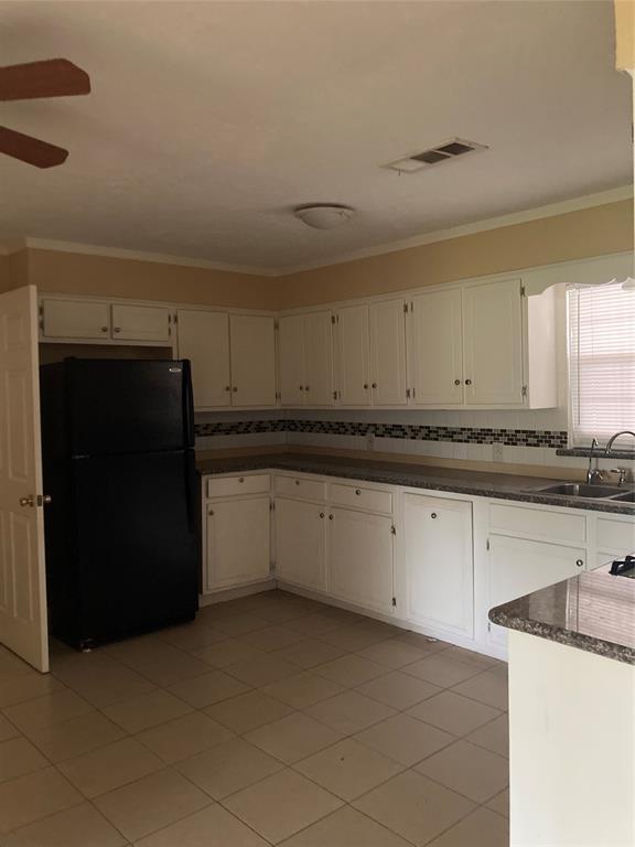 Building Photo - 818 Globe St