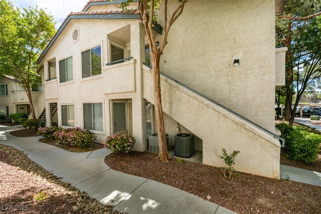 Foto del edificio - 3168 Tarpon Dr