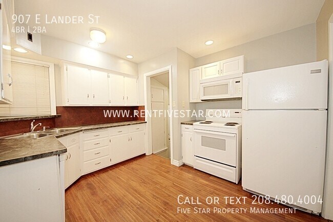 Foto del edificio - Home Available in University Area! This 4 ...