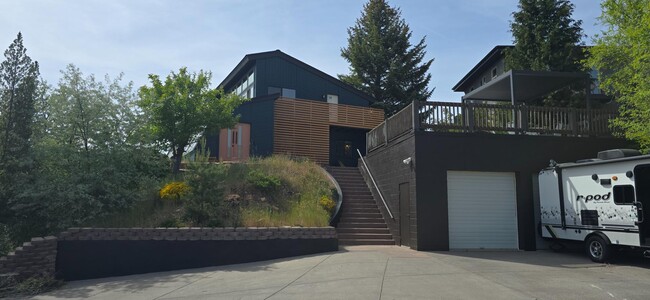 Building Photo - 1641 Ridgecrest Dr
