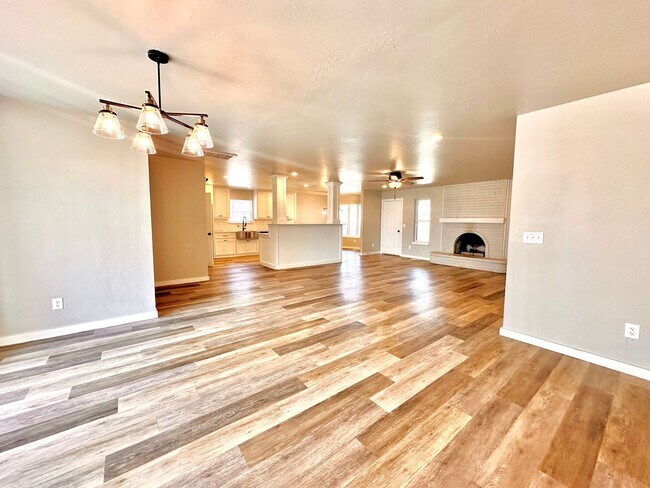 Foto del edificio - 4 Bed Spacious Midwest city House