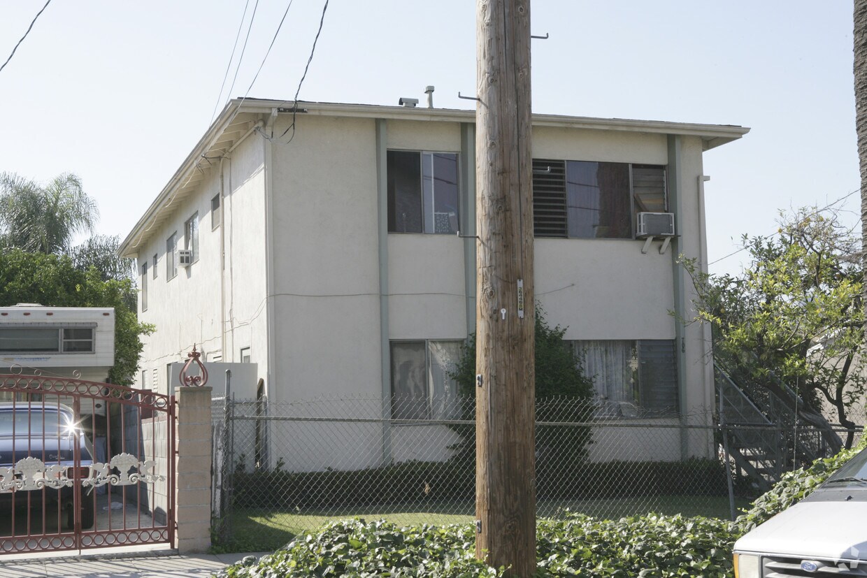 Foto del edificio - 702 N Rampart Blvd
