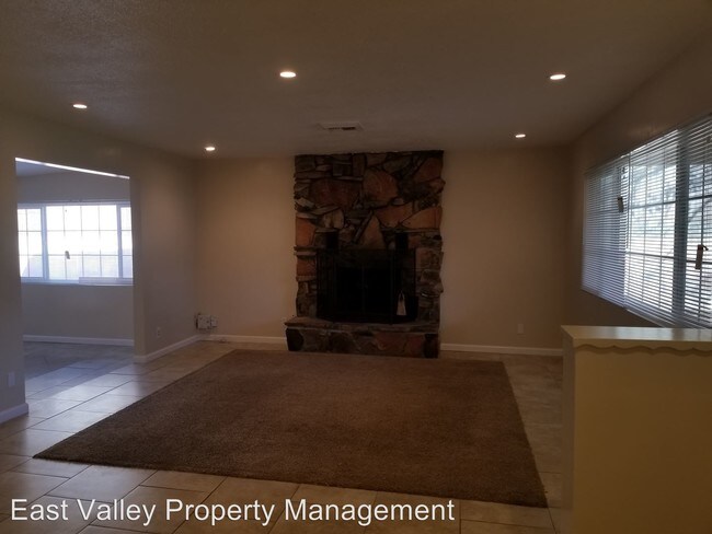 Building Photo - 35812 Grandview Dr