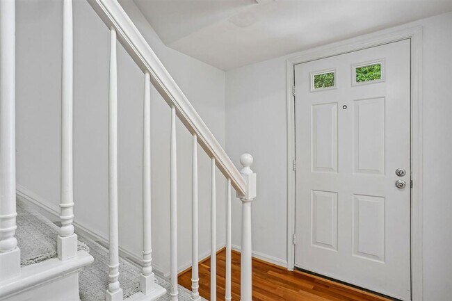 Foto del edificio - Great 2BR 2BA in Kenwood Forest Community in Downtown Bethesda