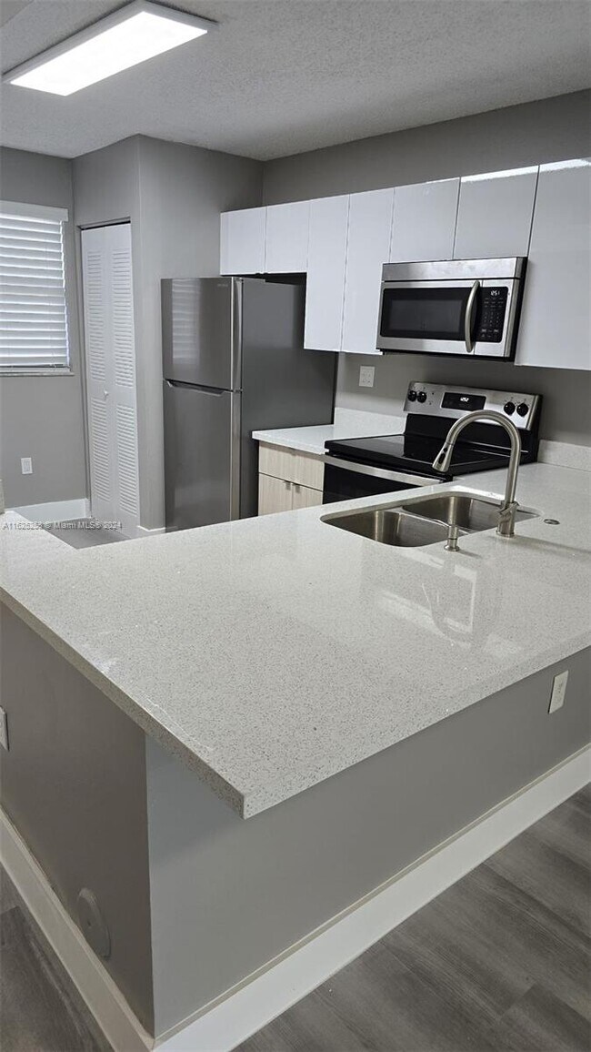 Foto del edificio - 9934 Nob Hill Ln