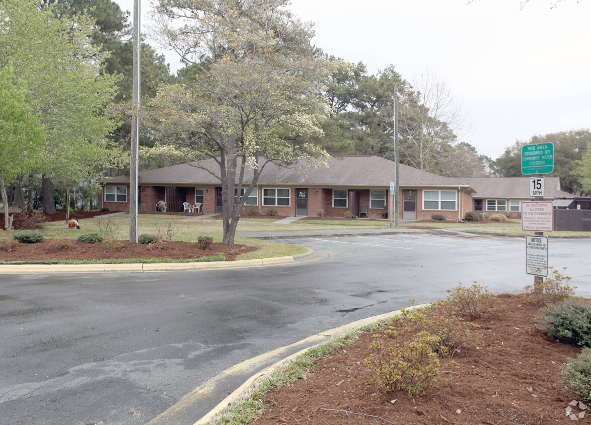 Primary Photo - Meadow Oaks Apartments