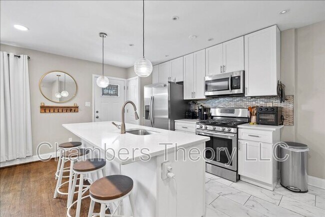 Foto del edificio - 12204 Bond St