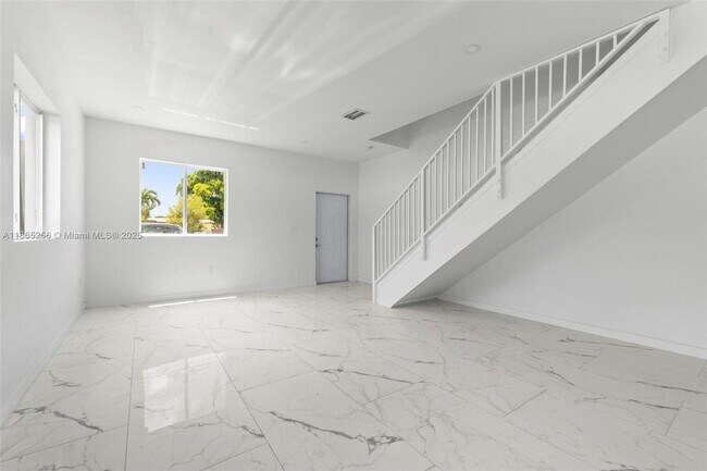 Foto del edificio - 2143 NW Fourth Street 2