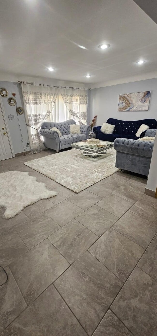 Building Photo - 8179 Whitefield St