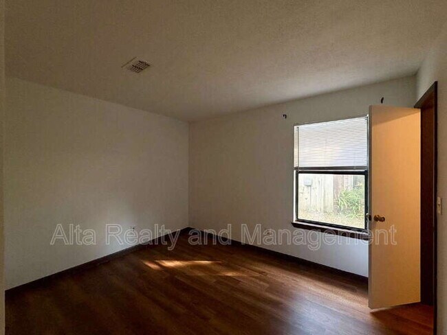 Foto del edificio - 4655 Trevi Dr