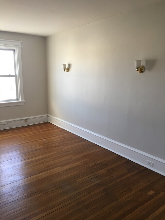 Building Photo - 402 Delsea Dr