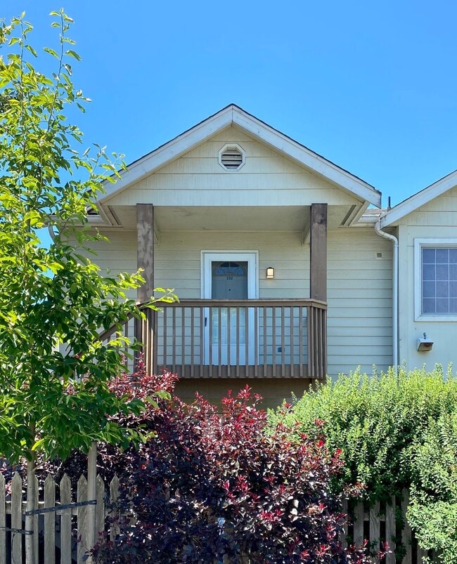Building Photo - 1808 E Sunset Dr