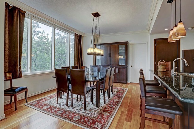Foto del edificio - 121 N Post Oak Ln