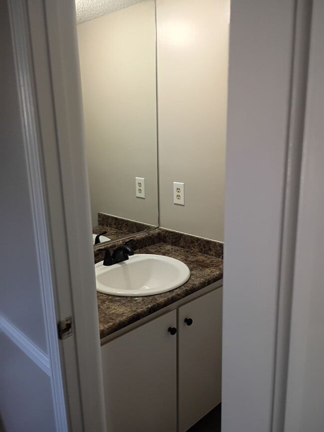 Foto del edificio - MOVE IN READY