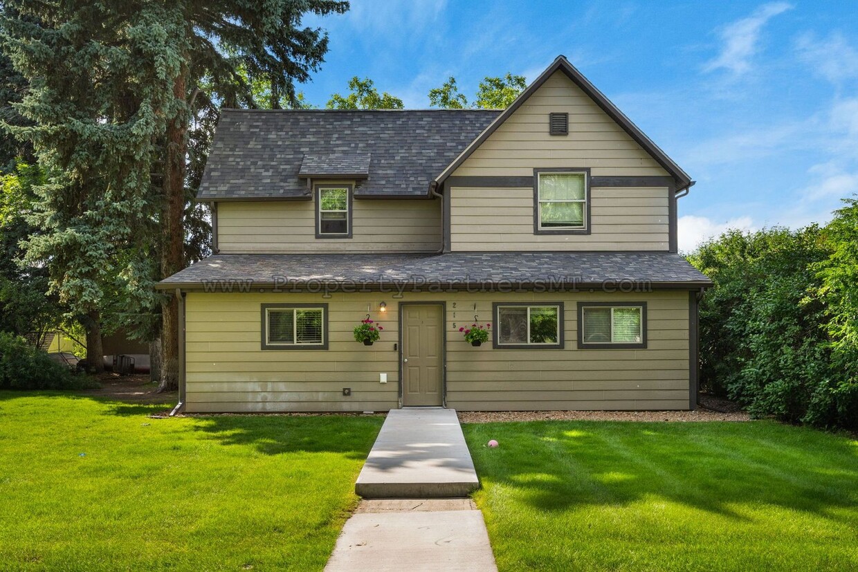 Primary Photo - Historic 5 Bedroom Home in Belgrade