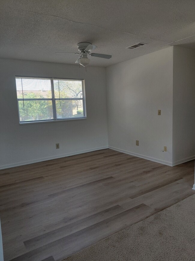 Foto del edificio - Azalea Apartments