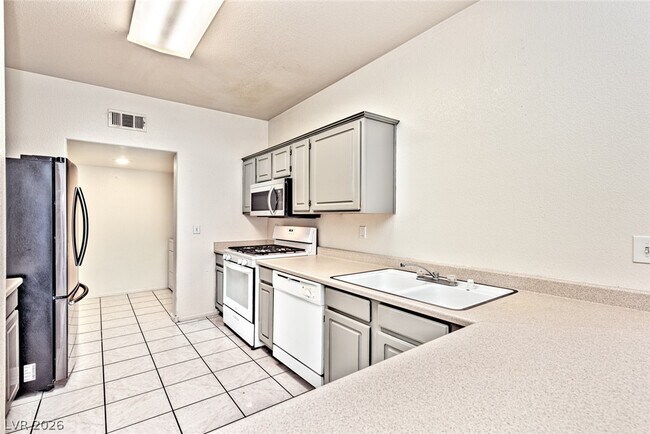Building Photo - 1637 Cave Spring Dr