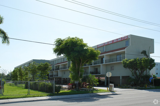 Building Photo - Villa San Miguel