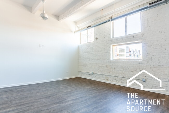Building Photo - 930 W Dakin St