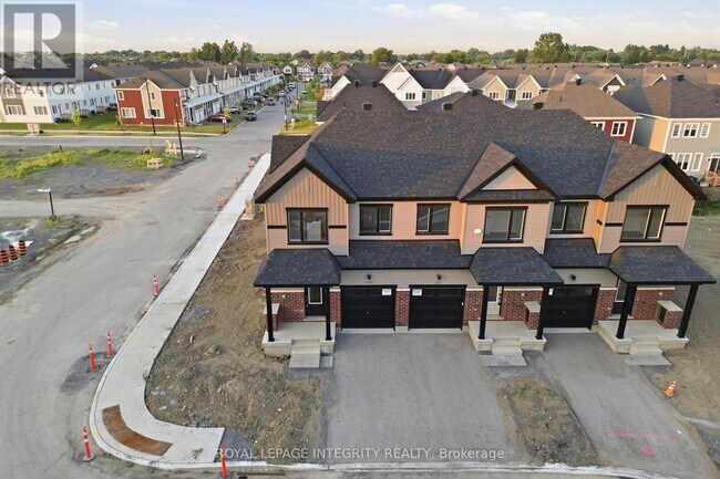 Building Photo - 735 Haflinger Row