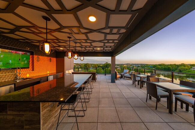 La terraza al aire libre de Emerson_EXT_Amenity_Oct2024 - The Emerson