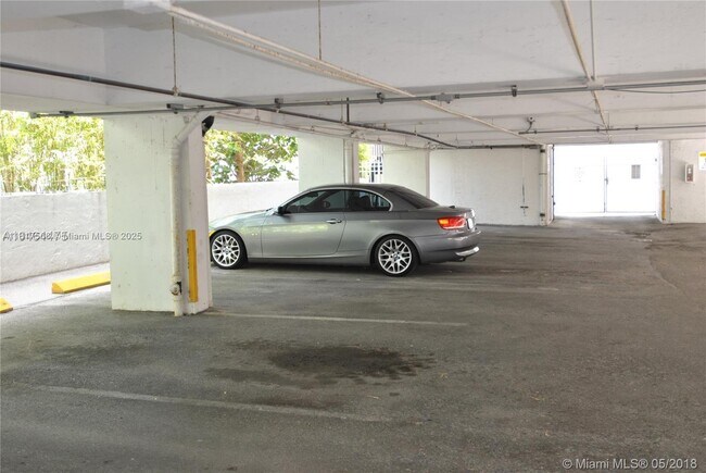 Foto del edificio - 61 Collins Ave