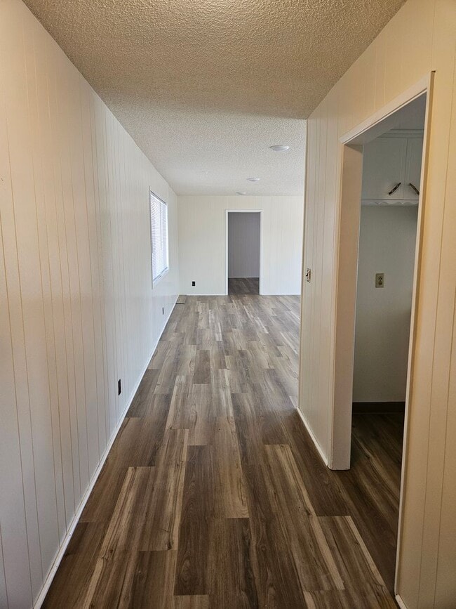Building Photo - 2106001