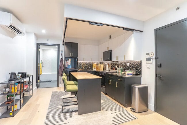 Building Photo - 154 Lenox Rd