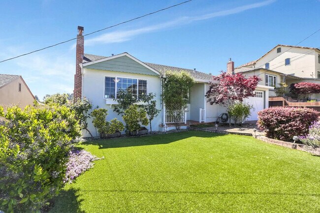 Front yard - 615 Lomita Ave