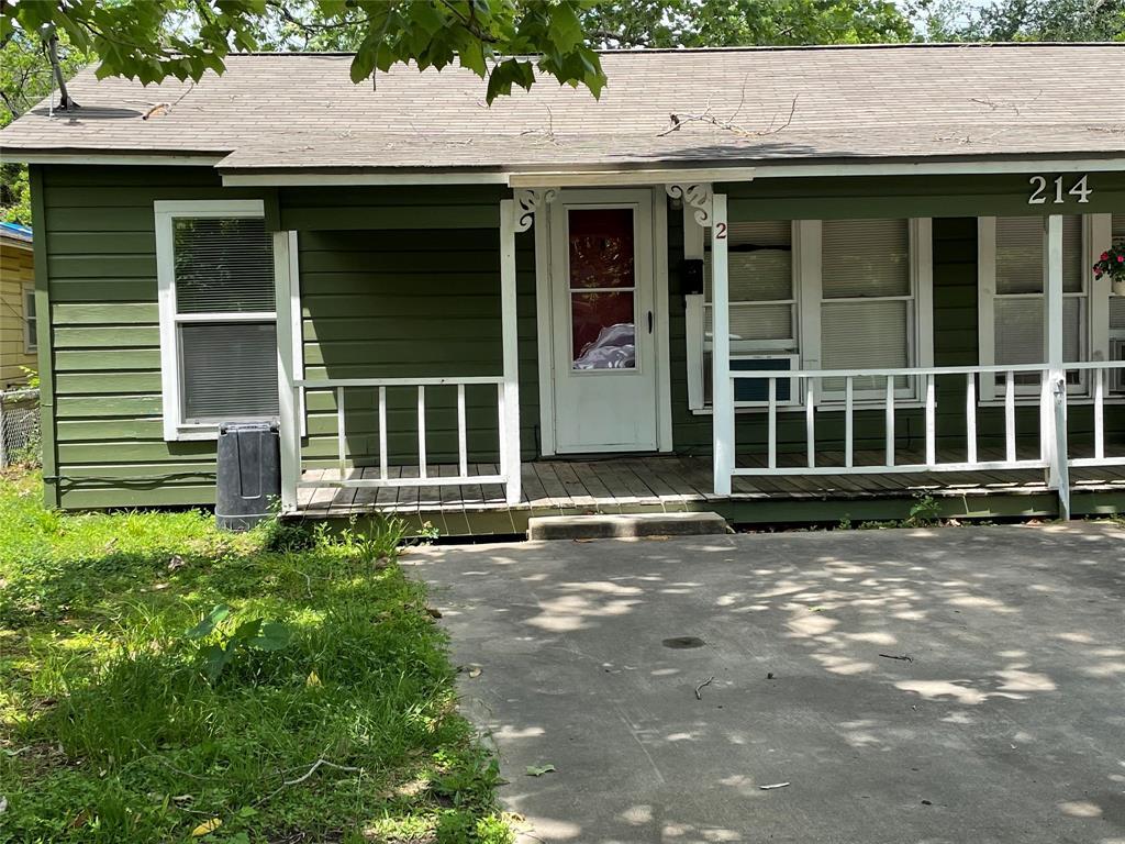 214 W Marion St Unit 2, Clute, TX 77531 Room for Rent in Clute, TX