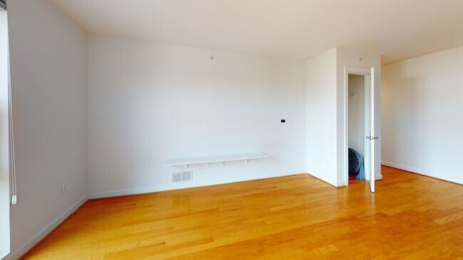Foto del edificio - H Street Corridor One Bedroom W/Roof Top-Heart of H Street Corridor!