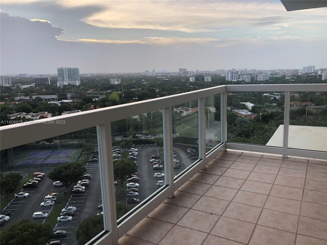 Foto del edificio - 2451 Brickell Ave
