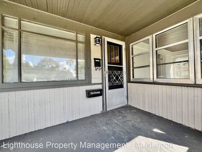 Building Photo - 2 br, 1 bath House - 870 E Isabella Ave
