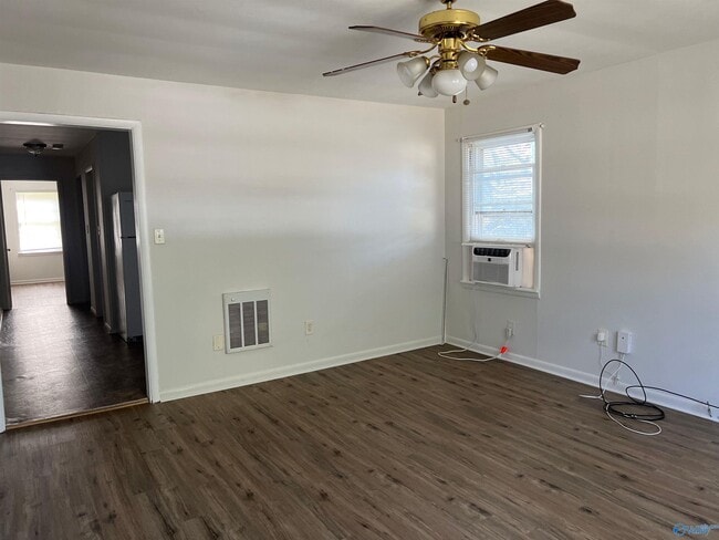 Building Photo - 1322 Oshaughnessy Ave NE