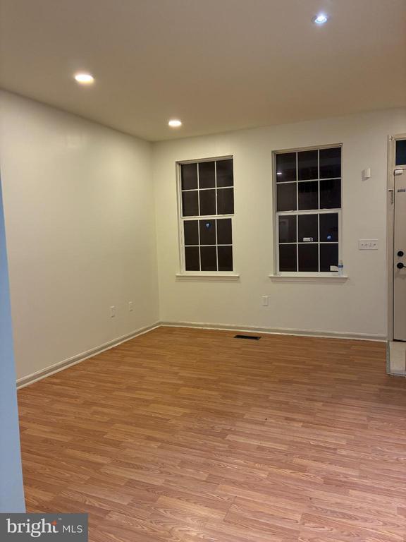 Building Photo - 46 Reading Ave