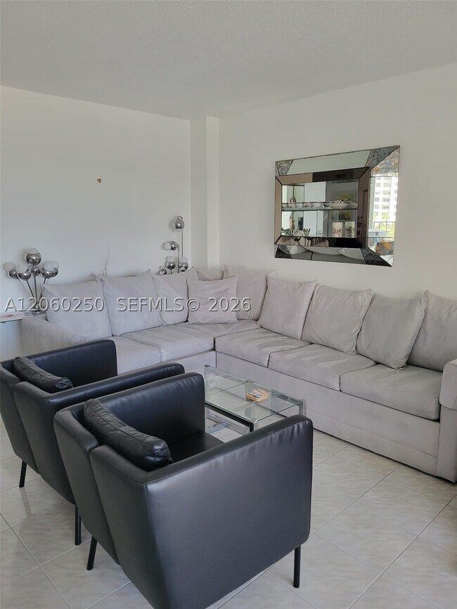 Foto del edificio - 220 Kings Point Dr